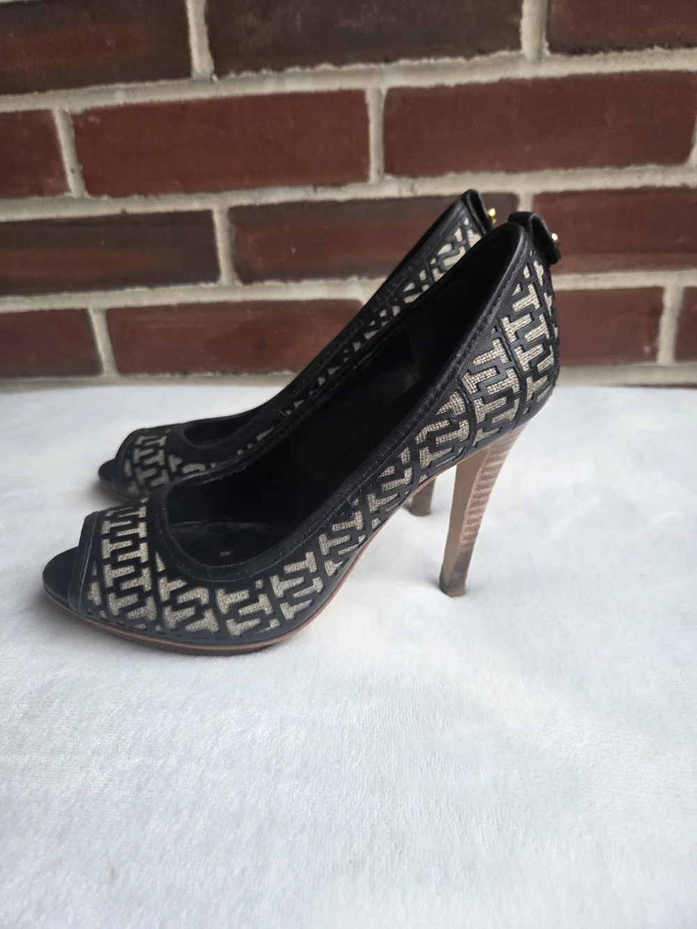 Tory Burch Black Monogram Peep Toe Leather Heels Size 7M